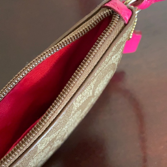 Coach wristlet like new! - Picture 2 of 4